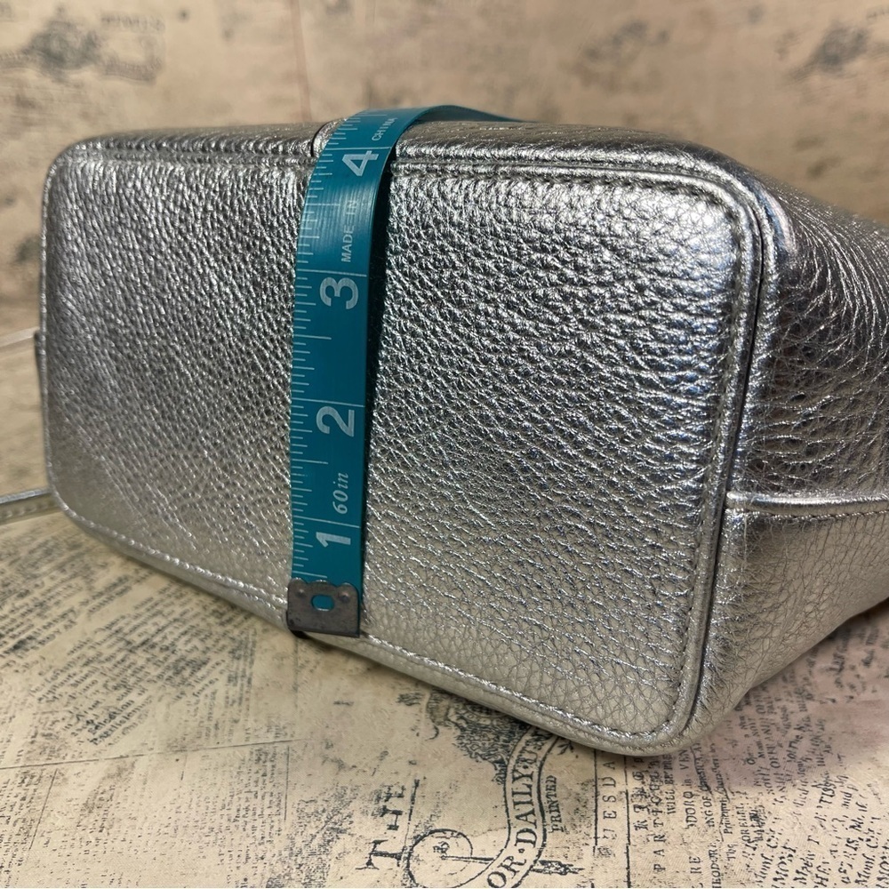 Banana Republic silver leather bag detachable crossbody strap - Picture 11 of 12